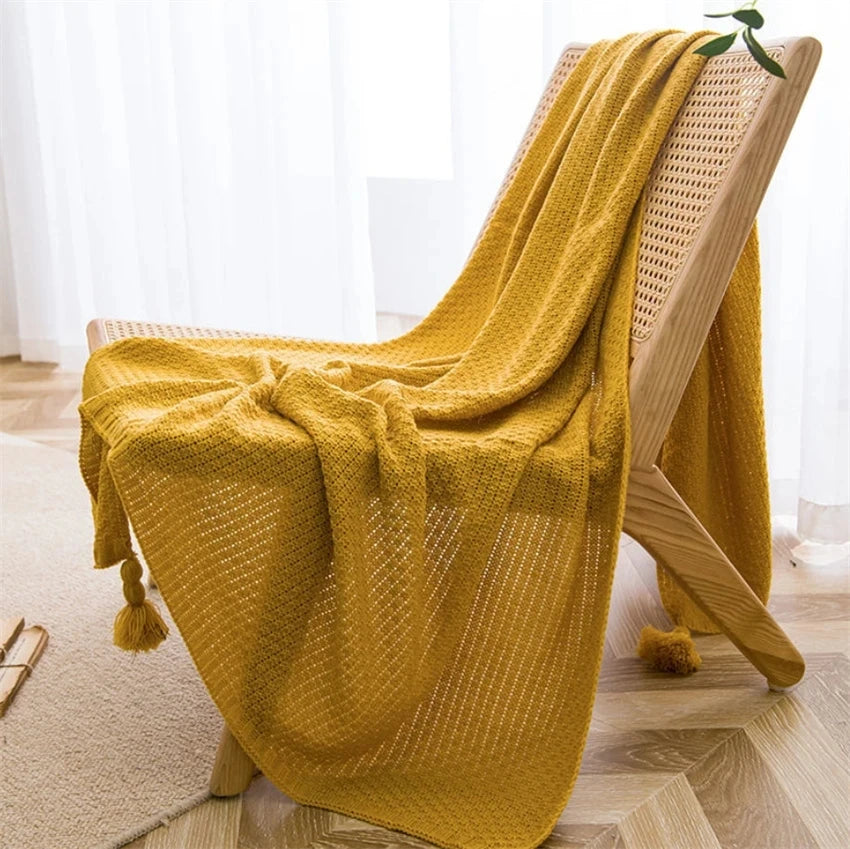 Soft Knitted Blanket with Elegant Tassel Accents