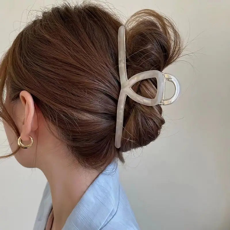 Sleek Metal Claw Clip