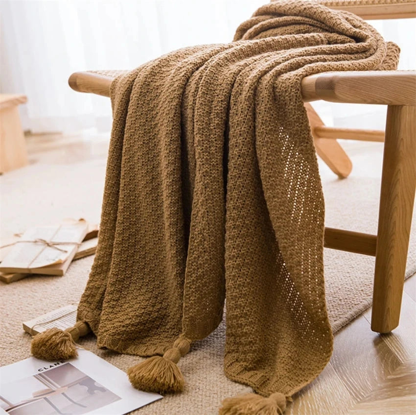 Soft Knitted Blanket with Elegant Tassel Accents