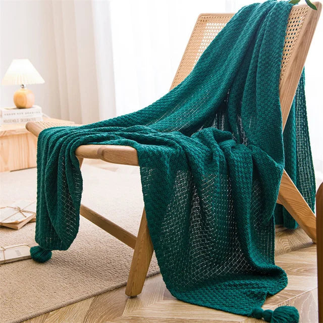 Soft Knitted Blanket with Elegant Tassel Accents