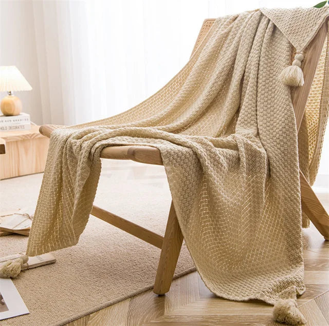 Soft Knitted Blanket with Elegant Tassel Accents