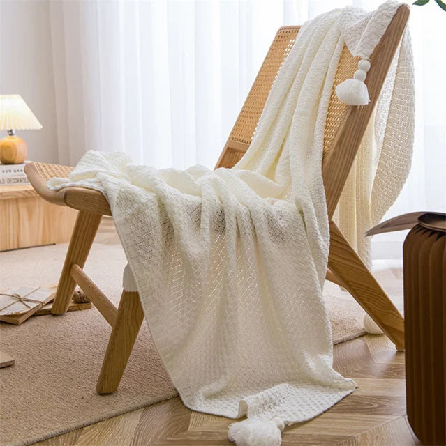 Soft Knitted Blanket with Elegant Tassel Accents