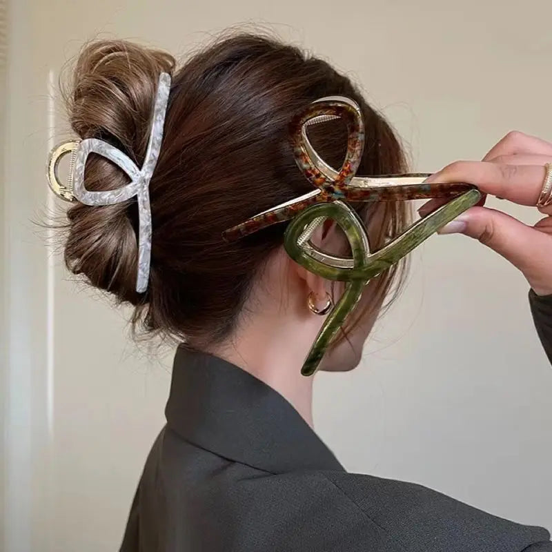 Sleek Metal Claw Clip