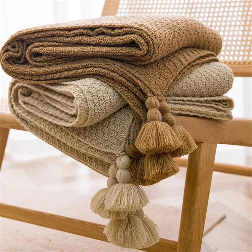 Soft Knitted Blanket with Elegant Tassel Accents