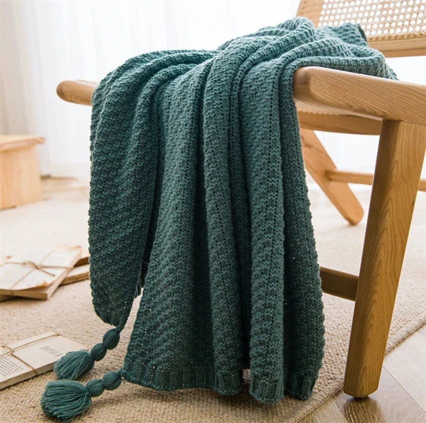 Soft Knitted Blanket with Elegant Tassel Accents