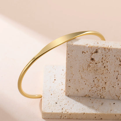 Glossy Gold Bangle
