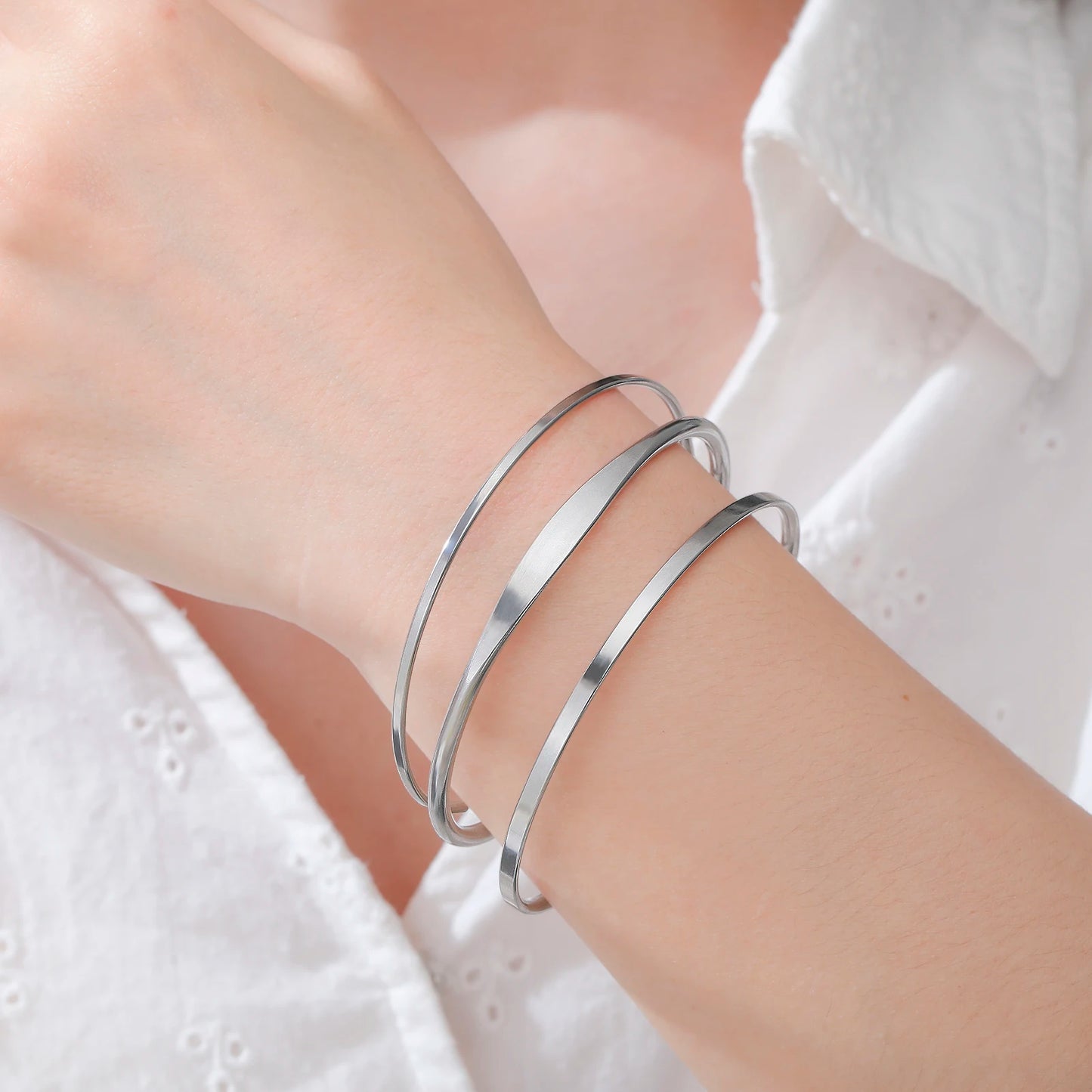 Glossy Gold Bangle
