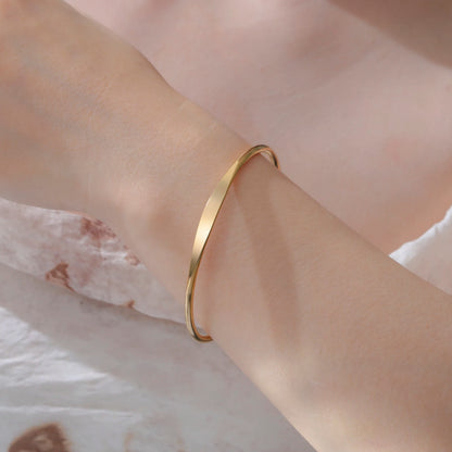 Glossy Gold Bangle